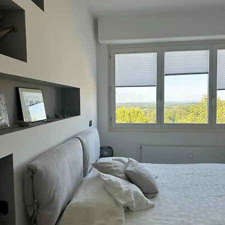 Modern Flat With A Stunning View In Center