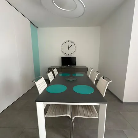 Modern Flat With A Stunning View In Center